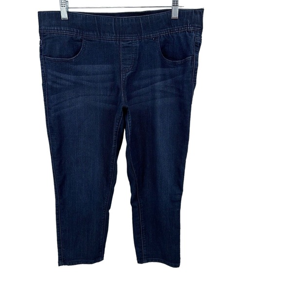 Torrid Women Sz 35 Capri Jeans Pockets Pull On Super Soft Stretch Plus Casual - Picture 2 of 8